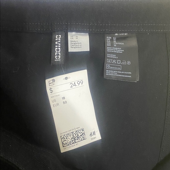 H&M Black Mini Skirt with Buttons - Picture 2 of 3